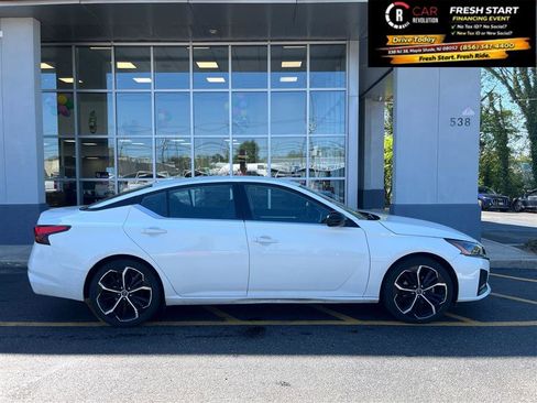 Used 2024 Nissan Altima 2.5 SR FWD image 8