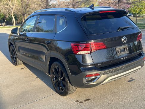 Used 2023 Volkswagen Taos SE w/ Panoramic Sunroof Package image 8