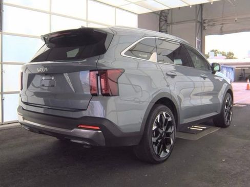 Certified 2024 Kia Sorento SX FWD image 4