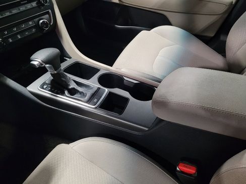 Used 2018 Kia Optima LX image 26