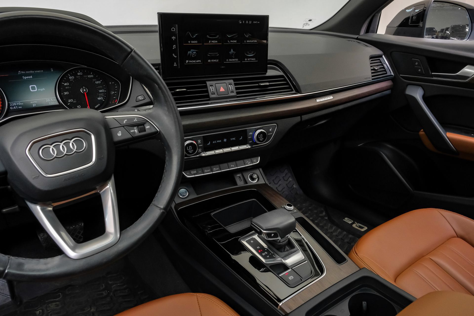 Used 2023 Audi Q5 2.0T Premium w/ Convenience Package AWD/4WD image 27