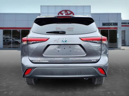 Certified 2022 Toyota Highlander XLE image 6