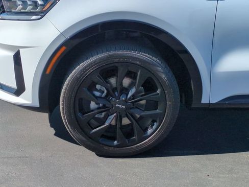 Certified 2023 Kia Sorento SX AWD/4WD image 11