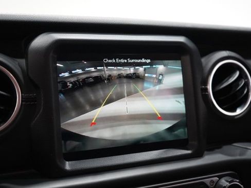 Used 2023 Jeep Wrangler Unlimited Sahara image 24