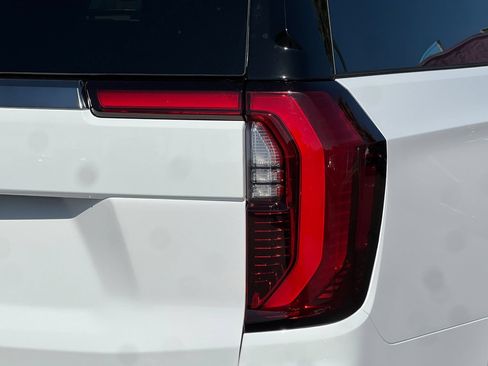 New 2026 GMC Yukon XL AT4 AWD/4WD image 29