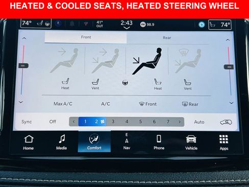 Used 2024 Chrysler Pacifica Limited image 6