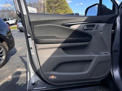 Used 2020 Honda Pilot Touring image 10