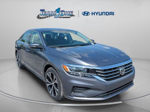 Used 2022 Volkswagen Passat 2.0T SE FWD image 1