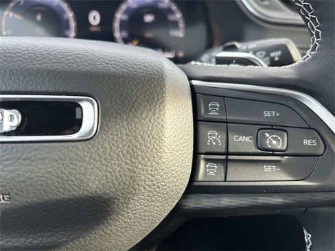 New 2025 Jeep Grand Cherokee L Altitude image 11