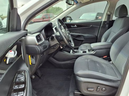 Used 2018 Kia Sorento FWD image 10
