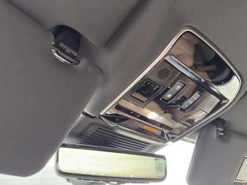 New 2025 Land Rover Range Rover SE image 27