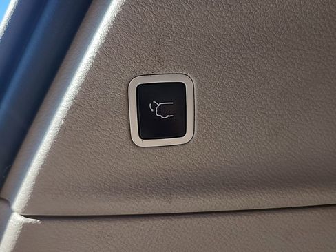 Used 2023 Chrysler Pacifica Touring-L image 20