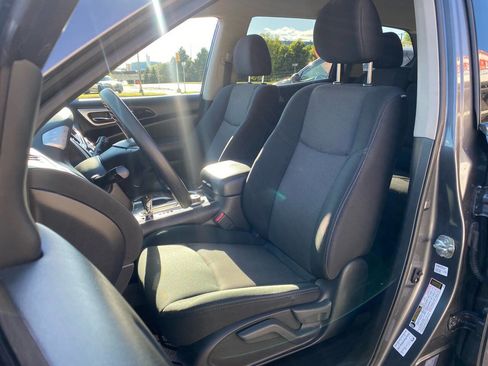 Used 2019 Nissan Pathfinder S image 14