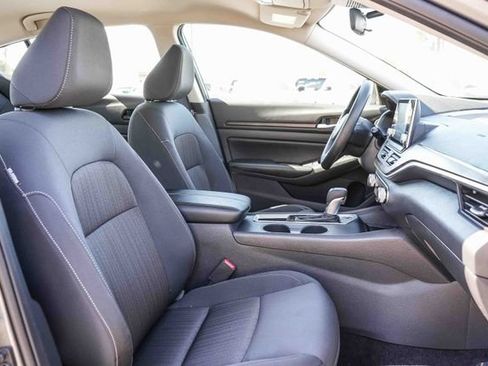 Used 2025 Nissan Altima 2.5 SV FWD image 18