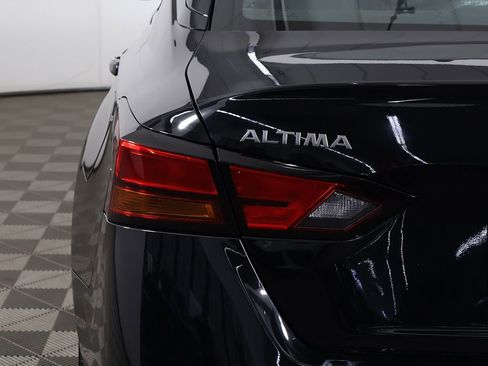 Used 2025 Nissan Altima 2.5 SR FWD image 12