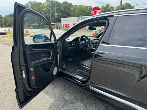 Used 2017 Bentley Bentayga AWD/4WD image 9