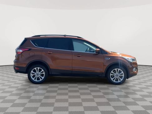 Used 2017 Ford Escape SE w/ Equipment Group 201A AWD/4WD image 9