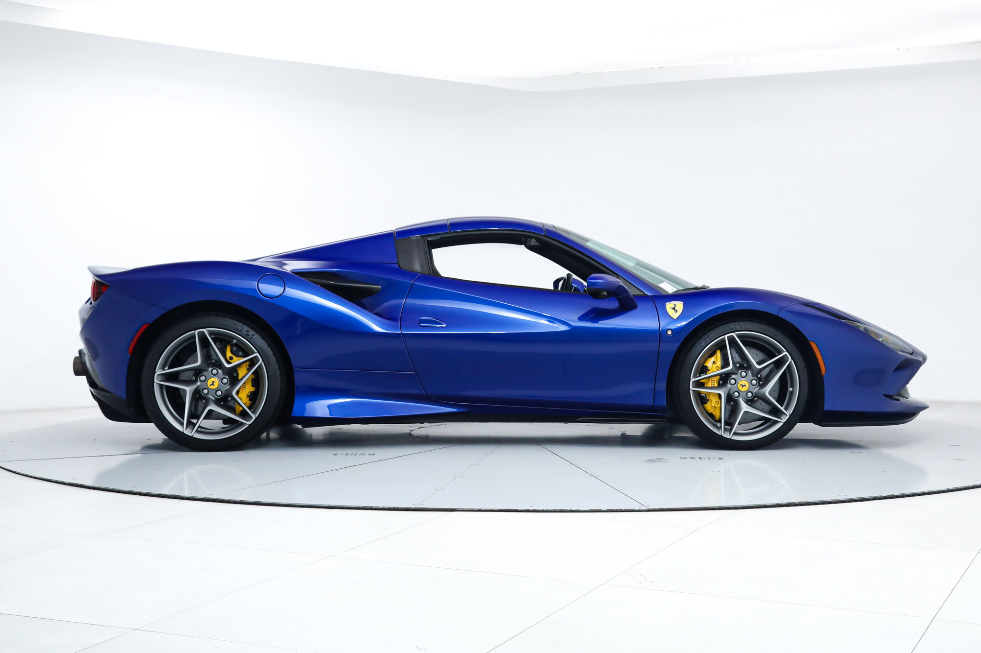 Certified 2022 Ferrari F8 Tributo RWD image 11