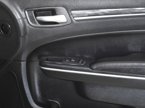 Used 2019 Chrysler 300 Touring L w/ Quick Order Package 22F image 29