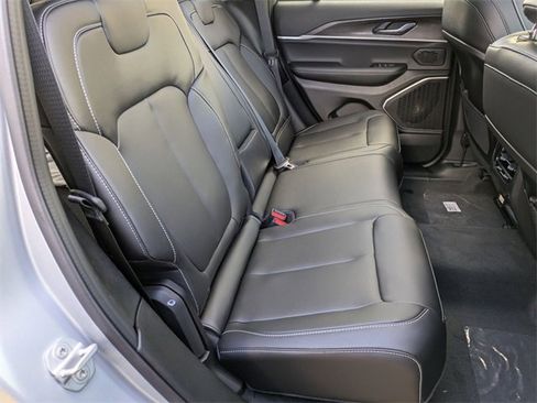 New 2025 Jeep Grand Cherokee Limited w/ Black Appearance Package image 28