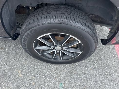 Used 2018 Dodge Grand Caravan SE image 5