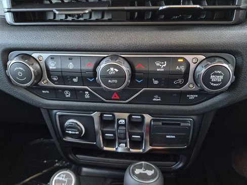 New 2026 Jeep Wrangler Unlimited Sport image 18