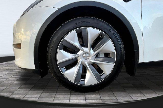 Used 2023 Tesla Model Y Long Range AWD/4WD image 30