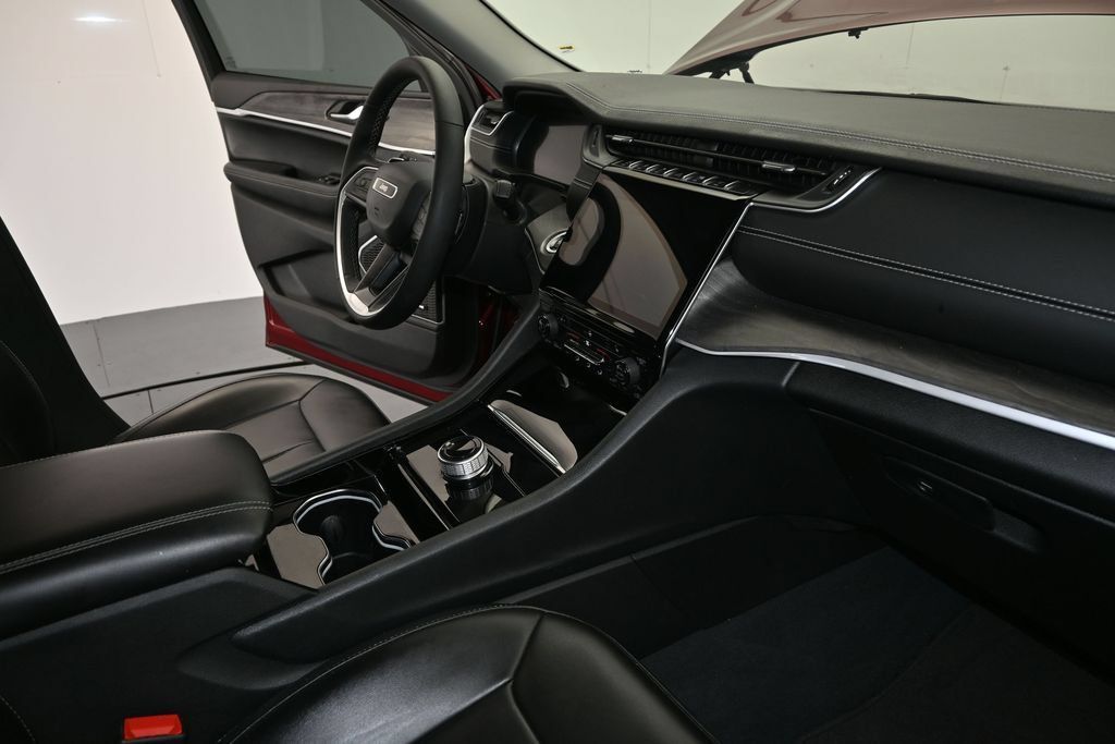 Used 2023 Jeep Grand Cherokee L Limited RWD image 13