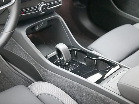 Certified 2023 Volvo C40 Recharge Core w/ Climate Package image 15