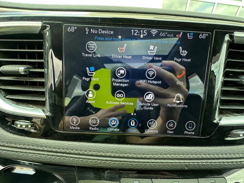 Used 2018 Chrysler Pacifica Limited image 37