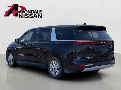 Used 2023 Kia Carnival LX FWD image 3