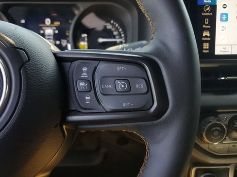 Certified 2024 Jeep Wrangler Unlimited w/ Convenience Group AWD/4WD image 24