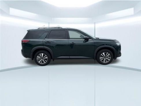 Used 2025 Nissan Pathfinder SL FWD image 5