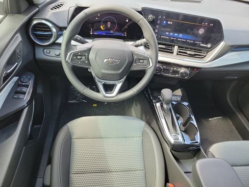 New 2026 Chevrolet Trax LT w/ Midnight Edition FWD image 6