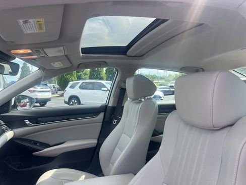 Used 2020 Honda Accord Touring image 13