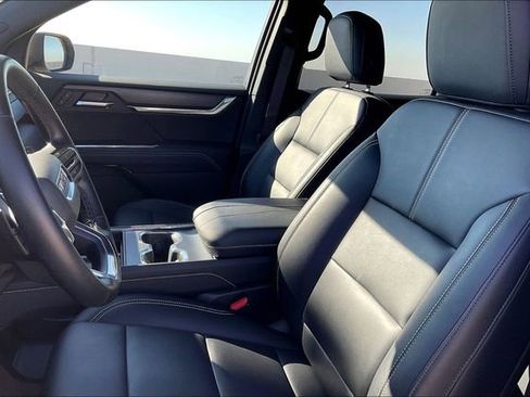 Used 2024 GMC Acadia Elevation image 30