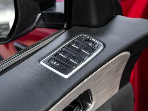 Used 2018 Jaguar F-PACE S image 44