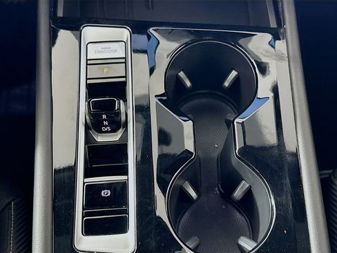 Used 2025 Volkswagen Atlas Cross Sport SE image 24