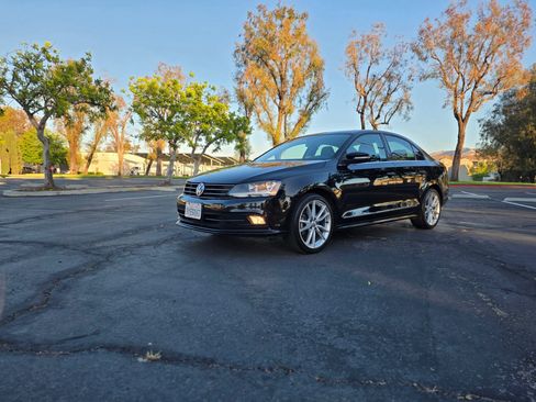 Used 2017 Volkswagen Jetta SEL FWD image 8