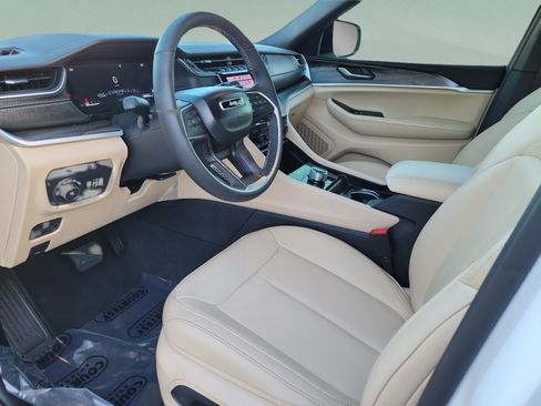 Used 2025 Jeep Grand Cherokee L Limited RWD image 15
