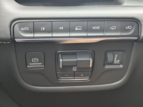 Certified 2024 Cadillac Escalade ESV Premium Luxury Platinum AWD/4WD image 28