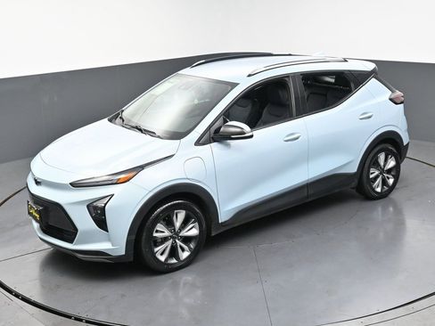 Used 2022 Chevrolet Bolt EUV LT w/ Convenience Package image 44