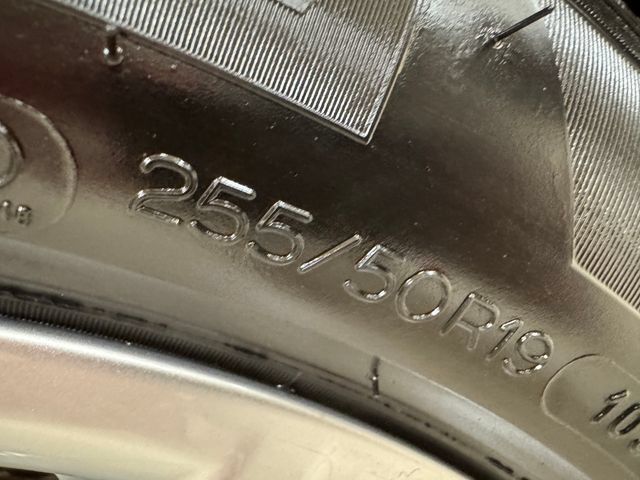 Used 2025 Porsche Macan AWD/4WD image 25