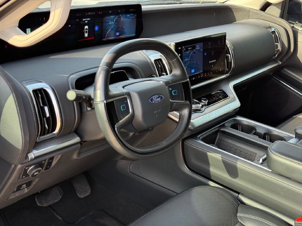 Used 2025 Ford Expedition Platinum AWD/4WD image 8