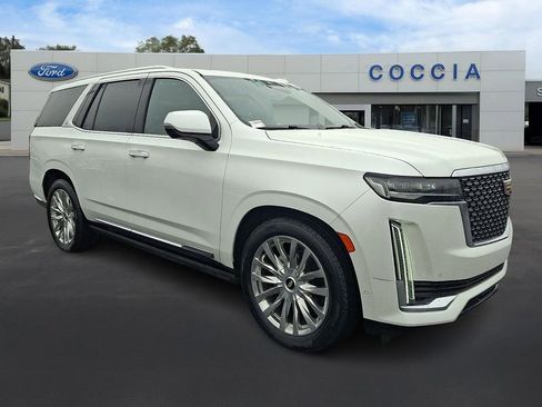 Used 2022 Cadillac Escalade Premium Luxury w/ Performance Package image 3