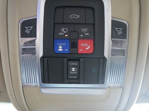 Used 2020 RAM 1500 Laramie AWD/4WD image 31