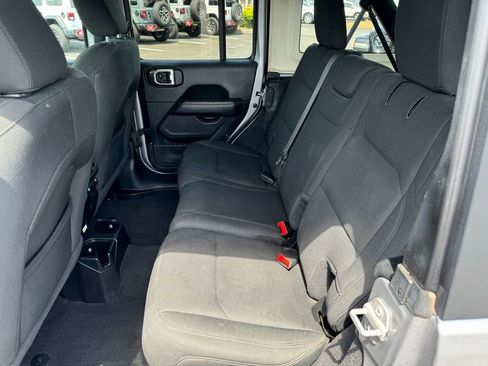 Used 2020 Jeep Wrangler Unlimited Sahara AWD/4WD image 19