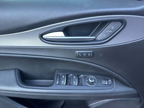 Used 2022 Alfa Romeo Stelvio Veloce image 24