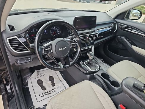 Used 2022 Kia Seltos EX image 20