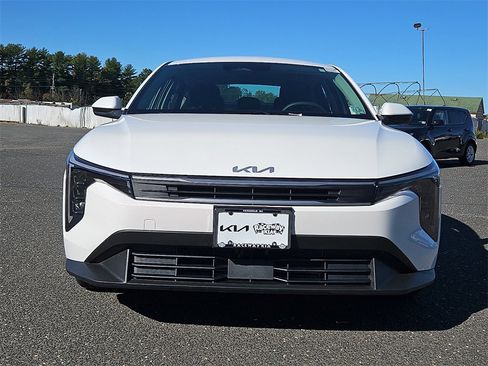 Certified 2025 Kia K4 LX image 2